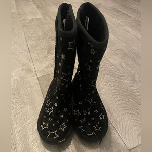 Girls black winter pull on boots size 2